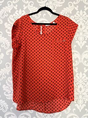 💫4/$25 • Reitmans Orange-Red Blouse with Black Diamond Print